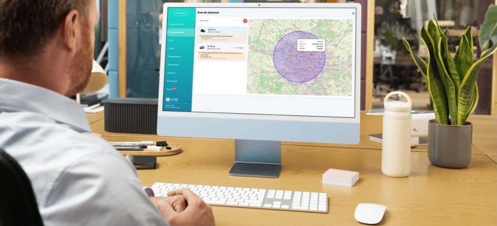 Qu’est-ce que le Géorepérage (Geofencing) et quels sont ses avantages pour les entreprises? 4 Tableau de bord du logiciel de gestion de flotte Fleetmax avec géolocalisation et geofencing en temps réel